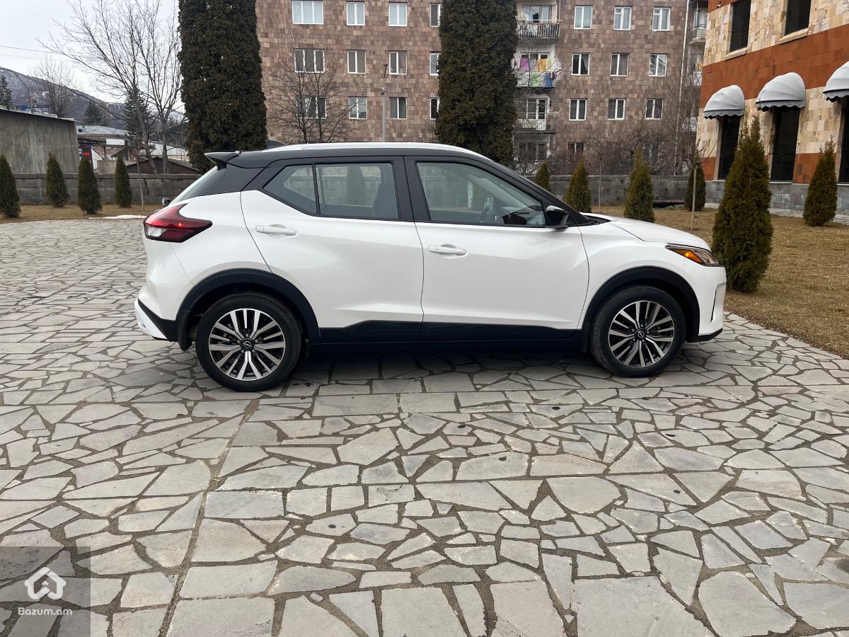 Nissan Kicks SV - image 8