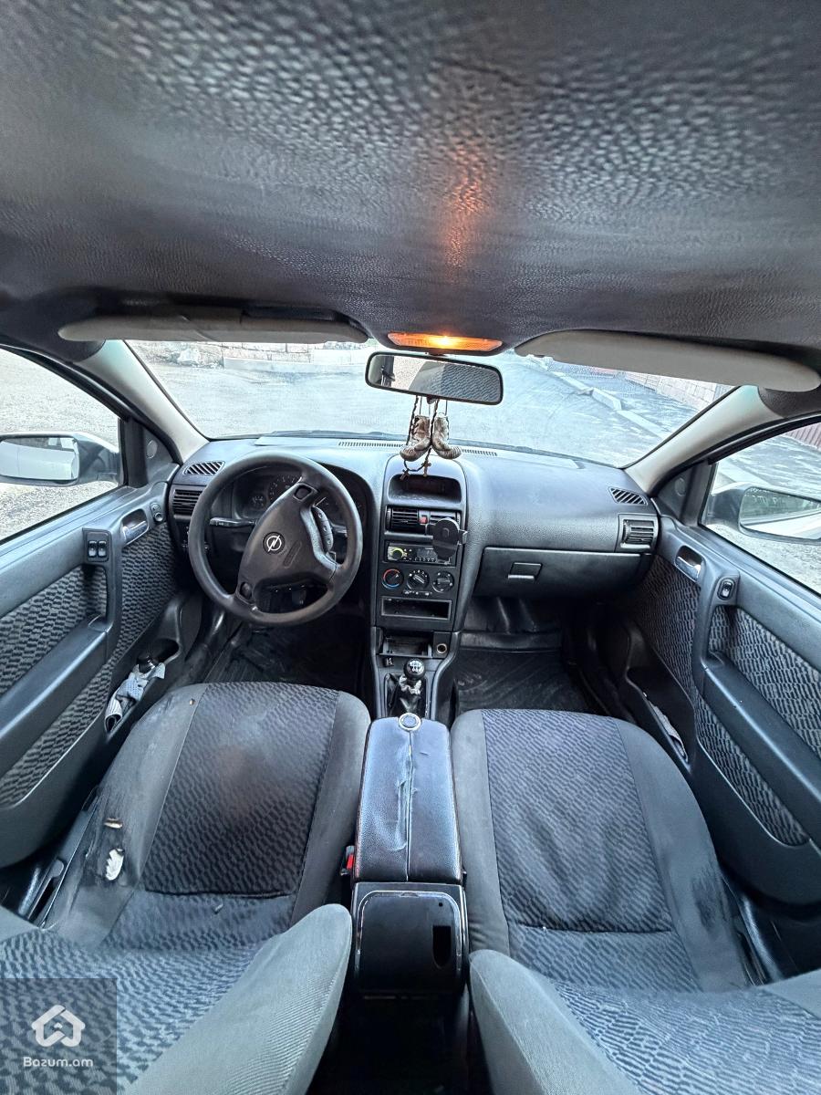 Opel Astra - image 14