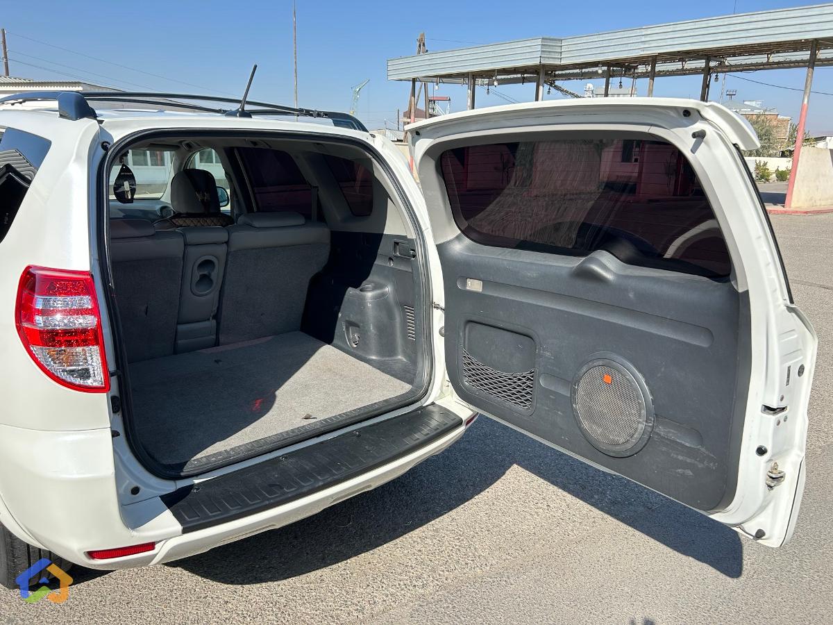 Toyota Rav4 - image 8