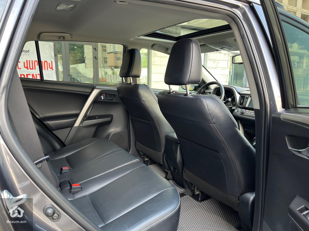 Toyota Rav4 - image 8