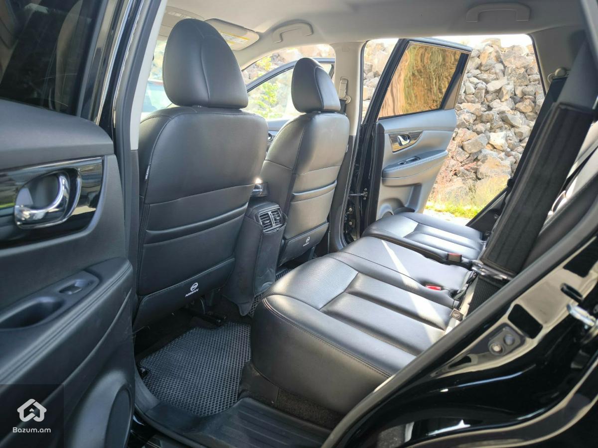 Nissan Rogue - image 10