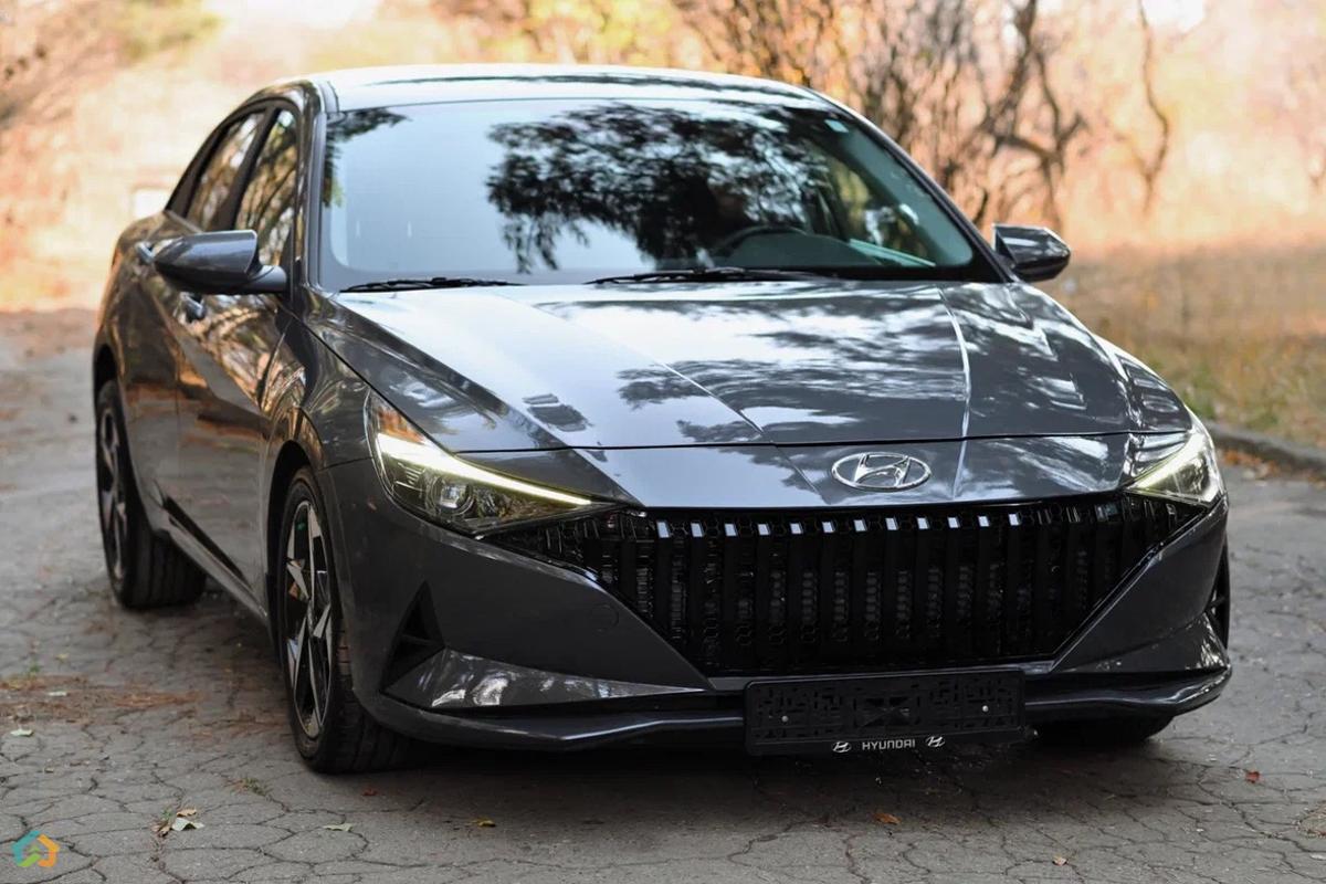 Hyundai Elantra SEL PLUS 2023/04 - image 2