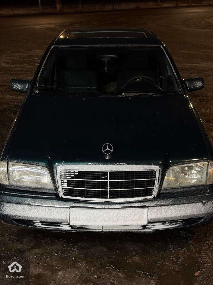 Mercedes-Benz C180 - image 2