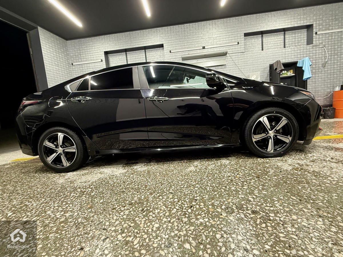 chevrolet Volt 2 - image 4