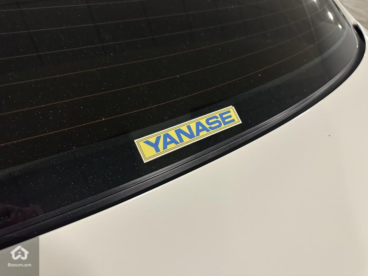 Mercedes E320 - image 6