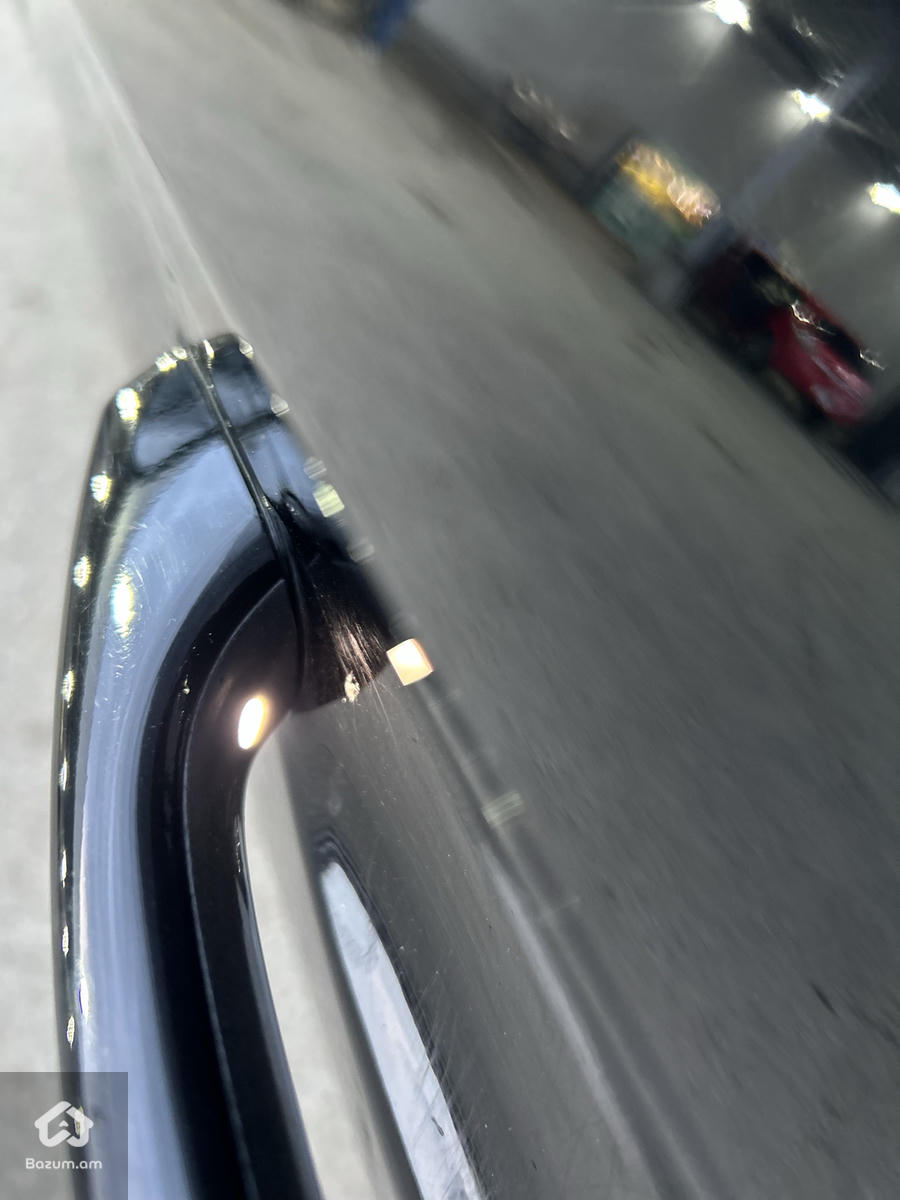 Hyundai Elantra Limited - image 8