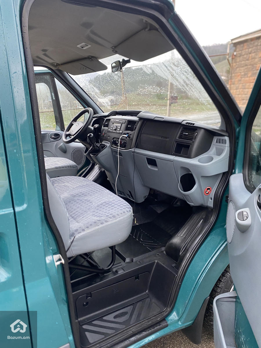 Ford Transit - image 7