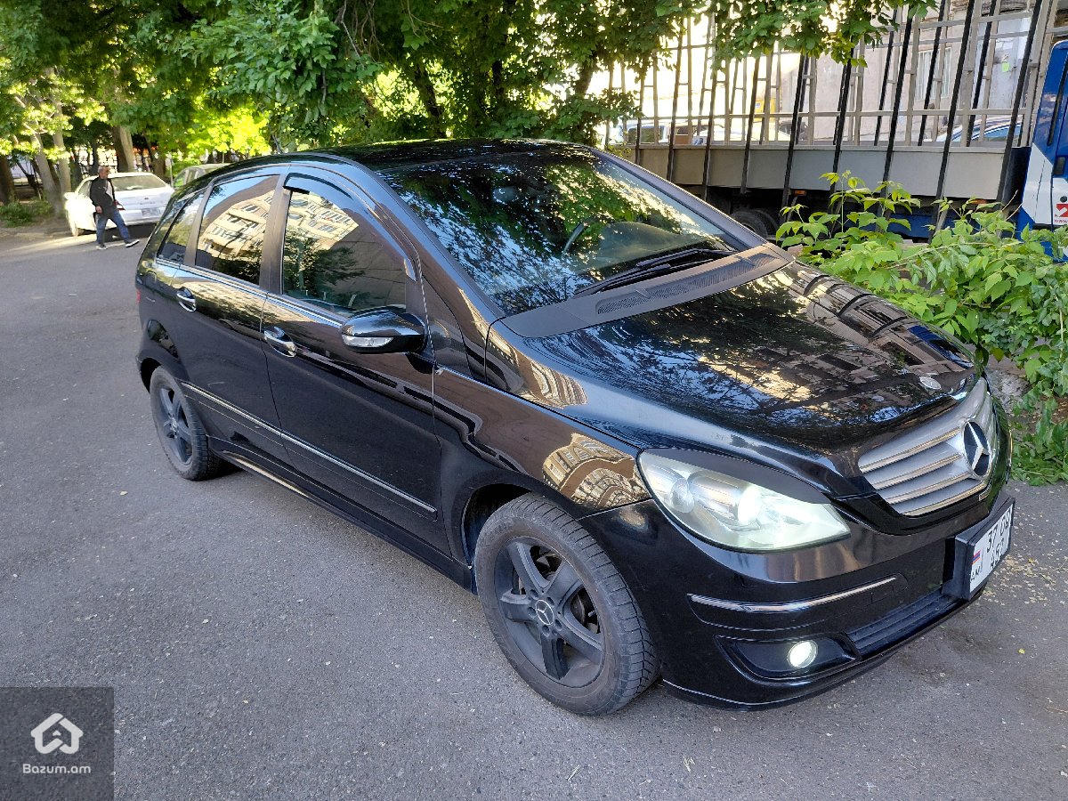 Mercedes Benz - image 7