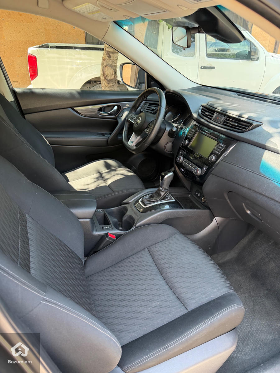 Nissan Rogue SV AWD - image 5