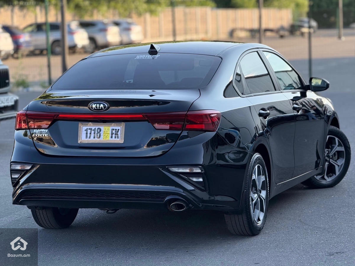 Kia Forte - image 15