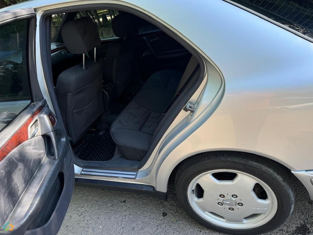 Mercedes E280 - image 6