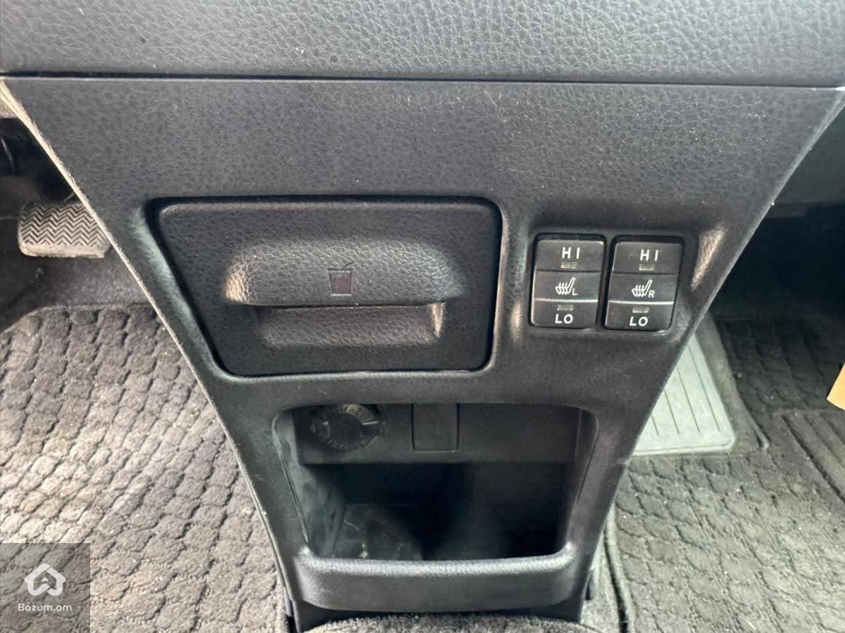 Toyota Voxy  - image 9