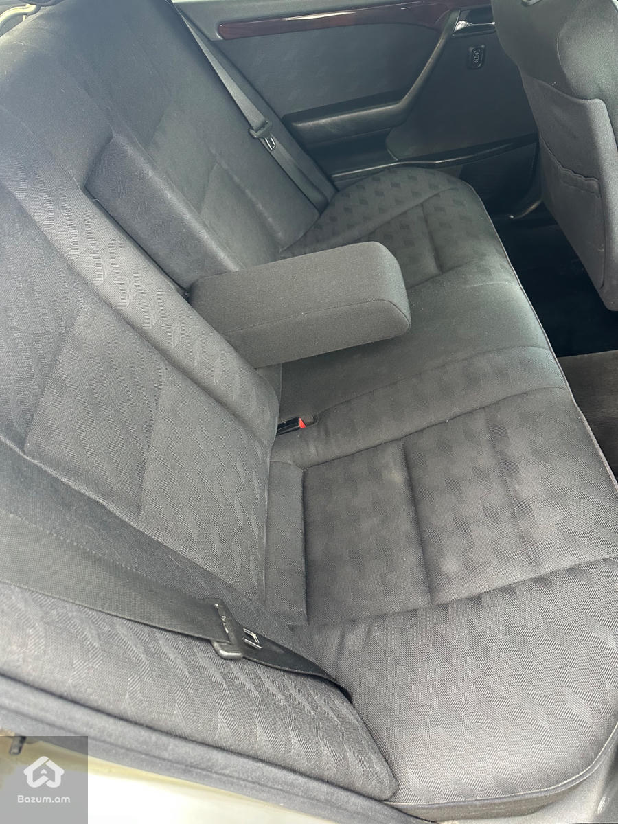 Mercedes benz C230 - image 3