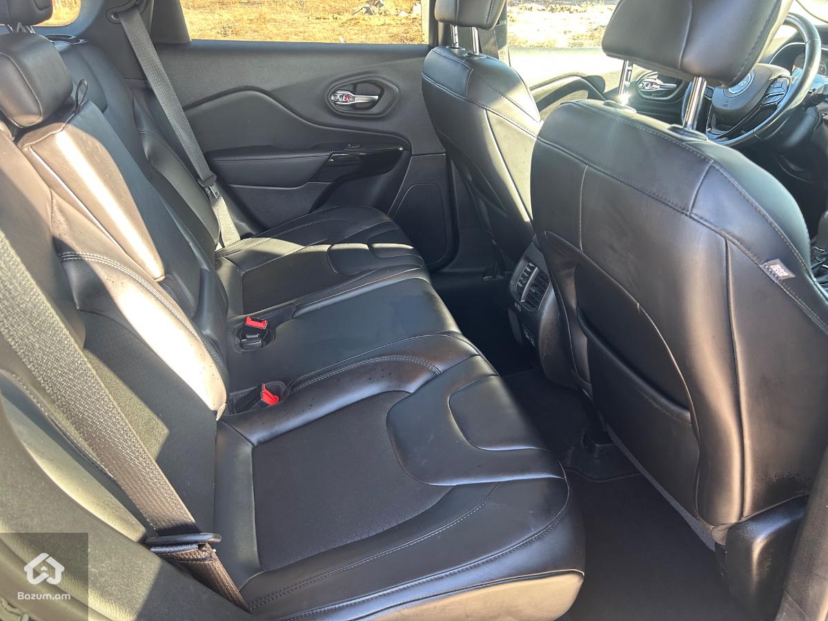 Jeep Cherokee Altitude Edition - image 25