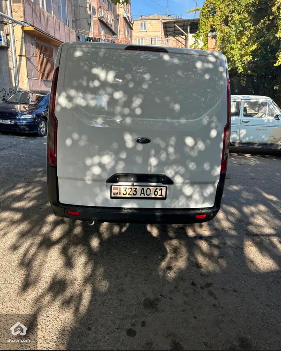 Ford Transit - image 4