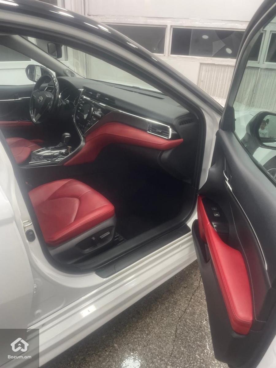 Toyota camry - image 9