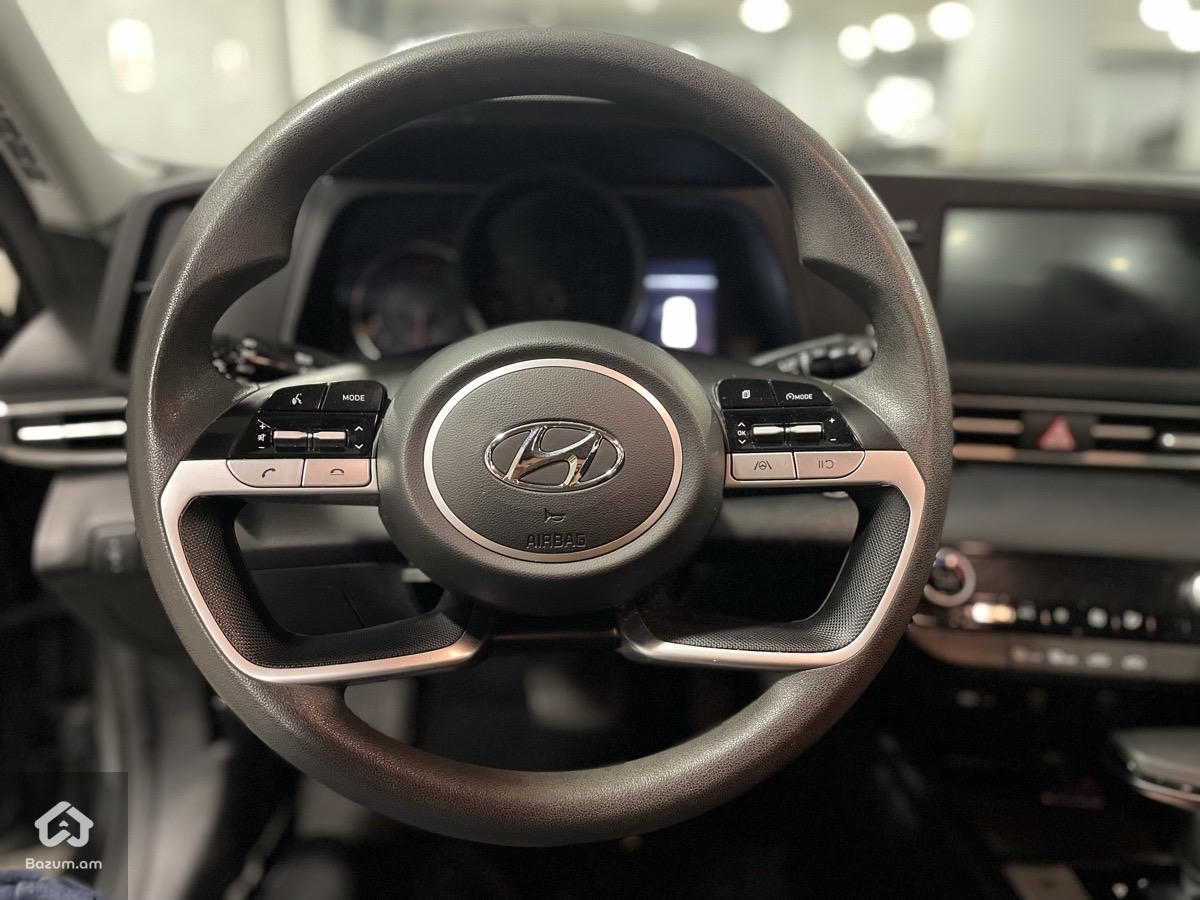 Hyundai Elantra  - image 7