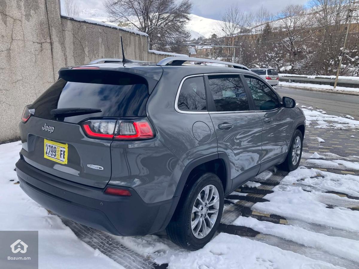 2020 Jeep Cherokee, Latitude Plus - image 9