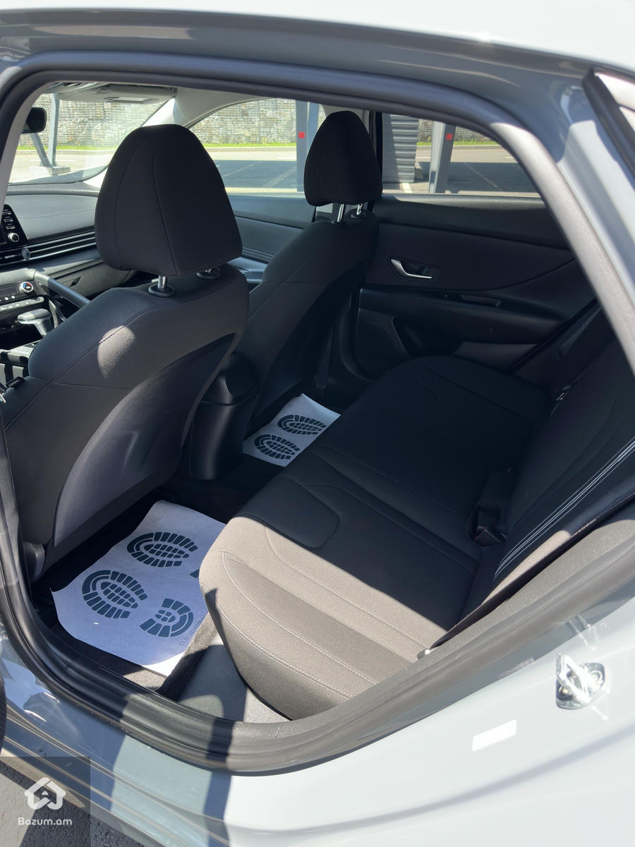 Elantra - image 14