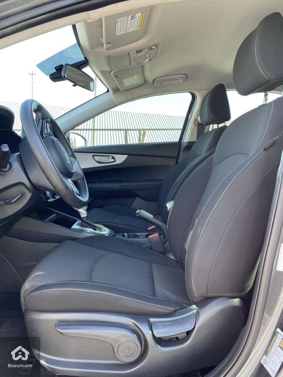 Kia Forte - image 10
