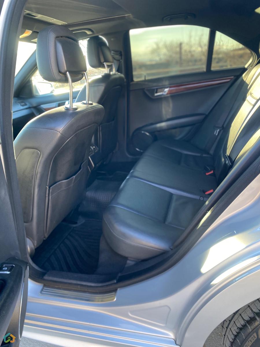 Mercedes Benz C300 - image 7