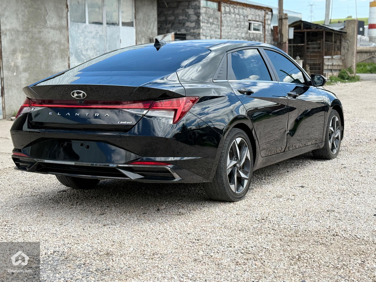 Hyundai Elantra Limited 2021 - image 6