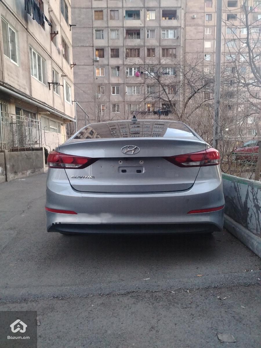 Hyundai Elantra SEL - image 10