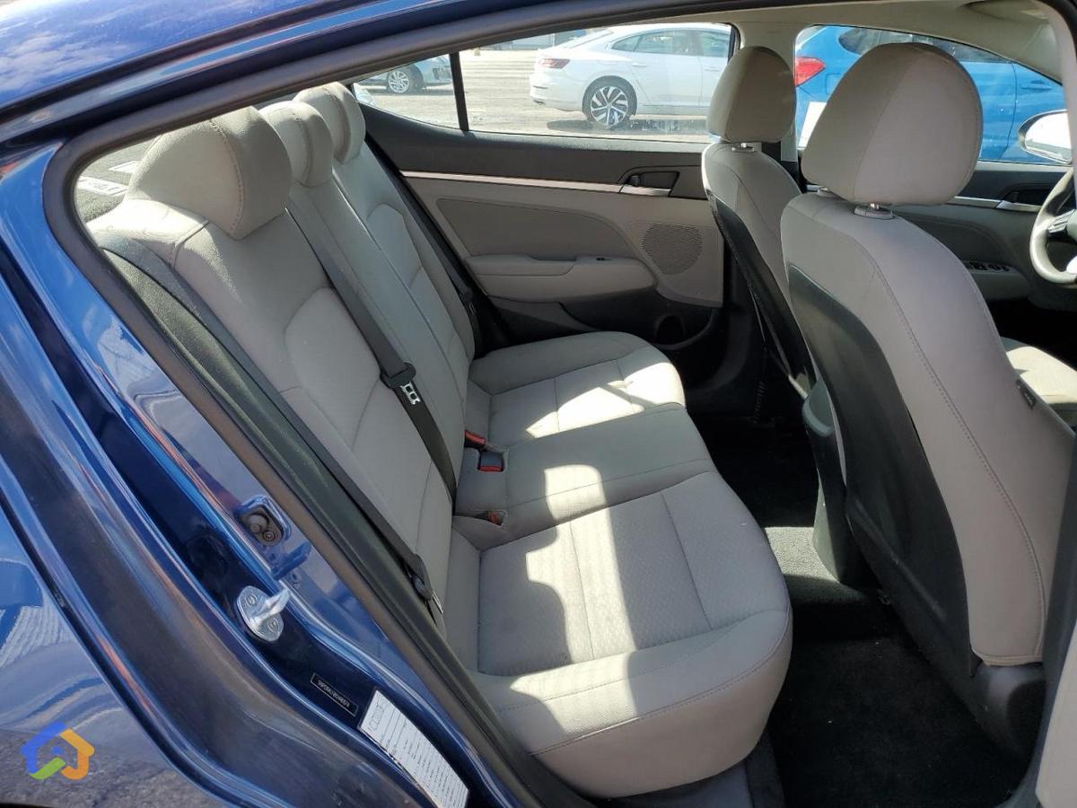 Hyundai Elantra Sel - image 8