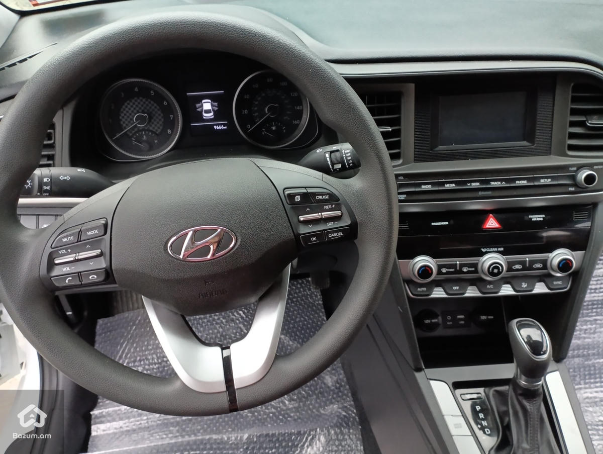 Hyundai Elantra - image 13