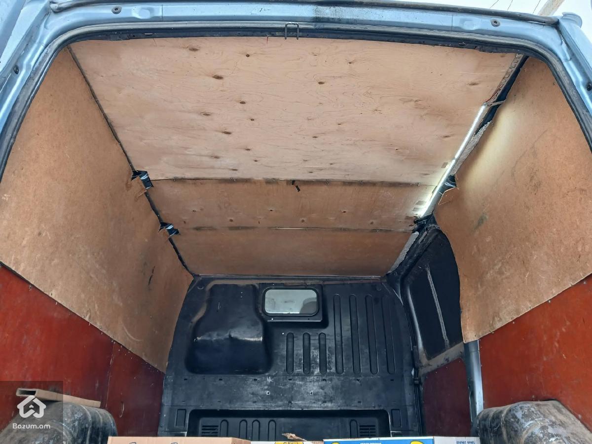 Ford Transit - image 10