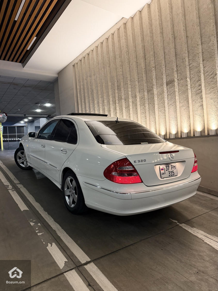 Mercedes E320 - image 3