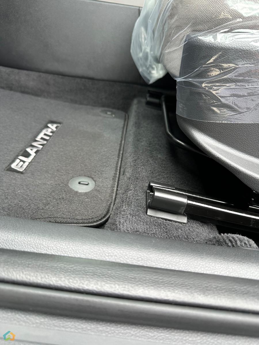 Hyundai Elantra - image 15