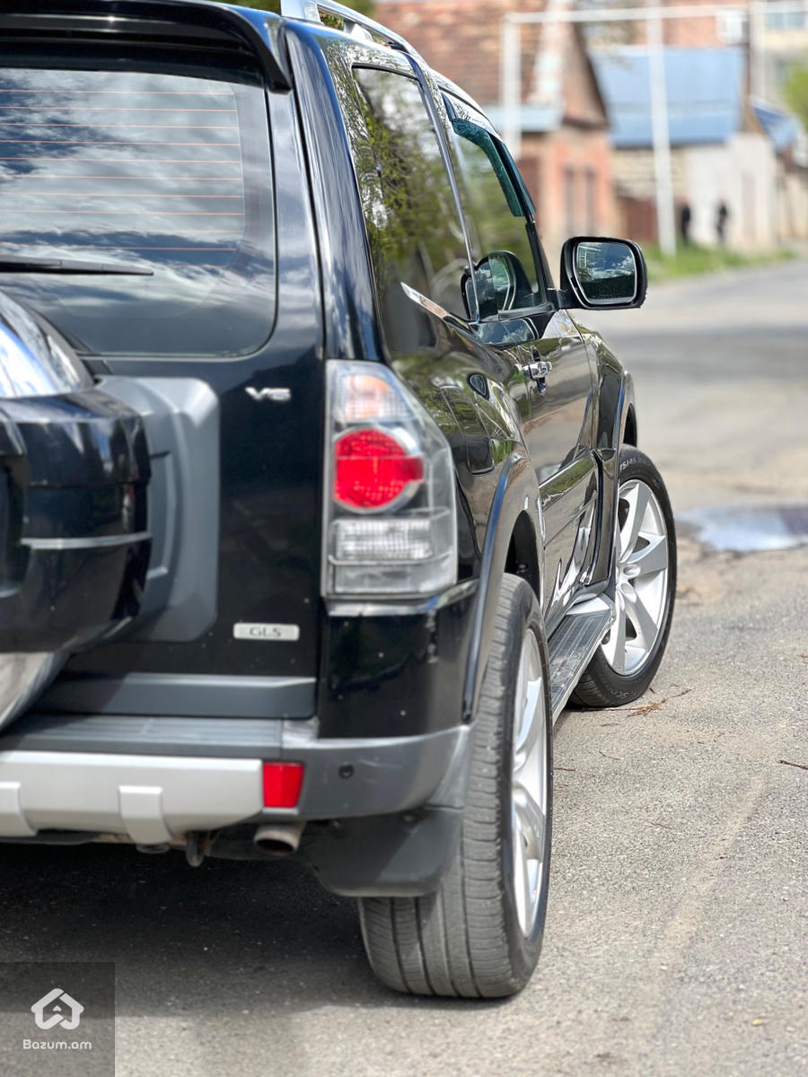 Mitsubishi Pajero - image 3