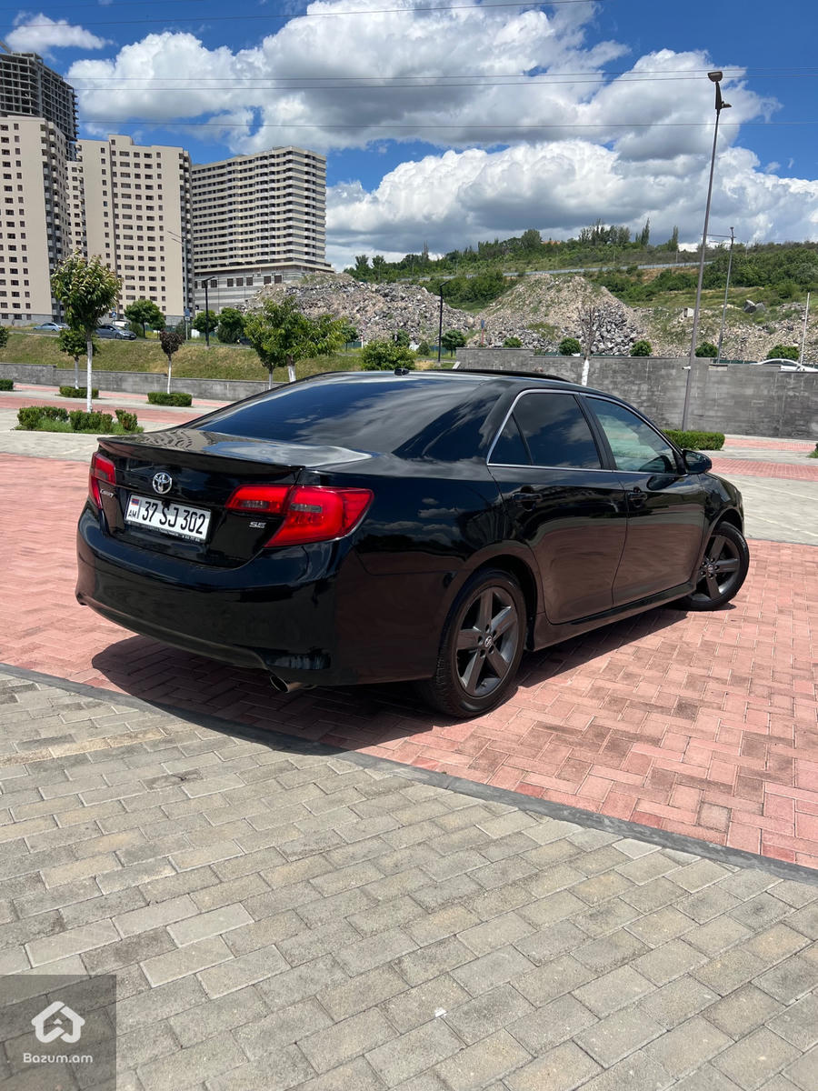 Toyota Camry 2012 SE FULL - image 3