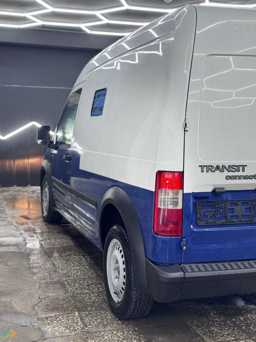 Ford Transit Connect - image 7