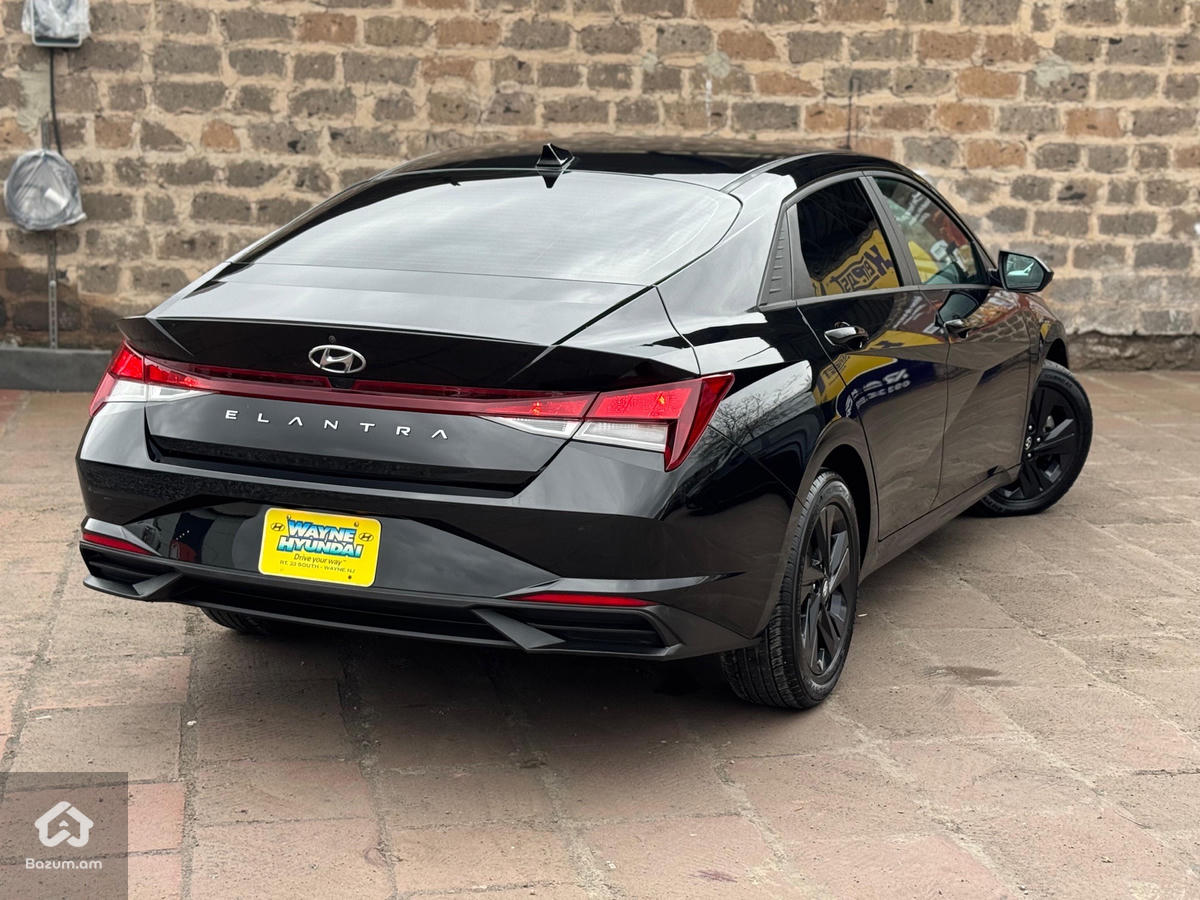 Hyundai Elantra - image 9