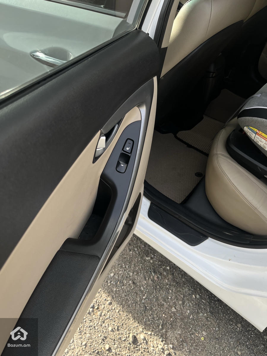 Hyundai Elantra - image 6