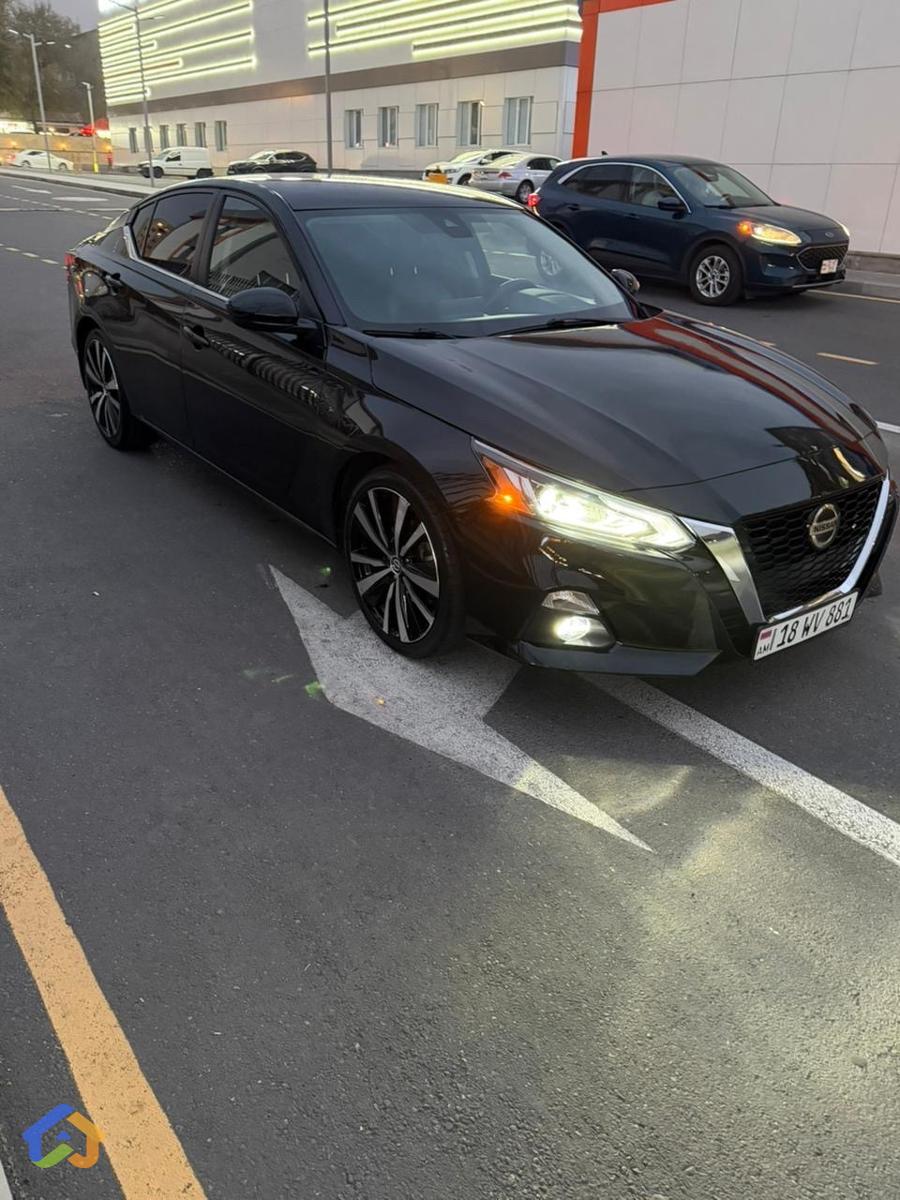 Nissan altima - image 1