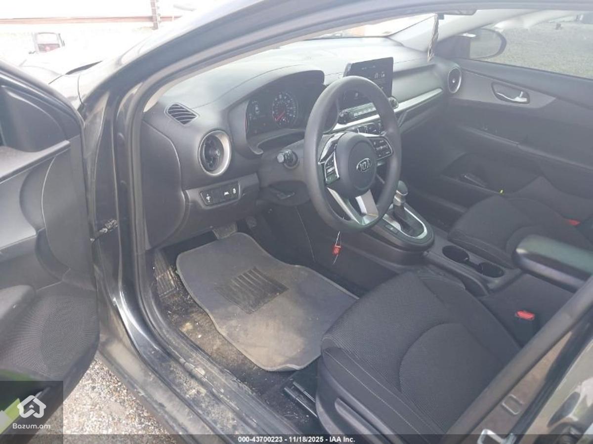 Kia Forte LXS 2021 - image 9