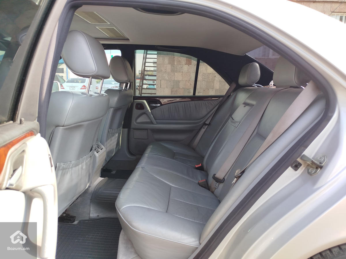 Mercedes-Benz W210 E320 Avangard - image 6