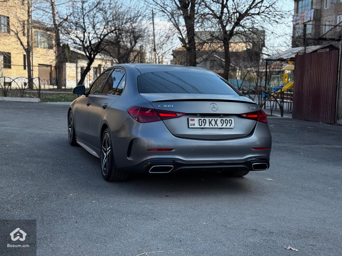 Mercedes-Benz c300 AMG Line - image 3