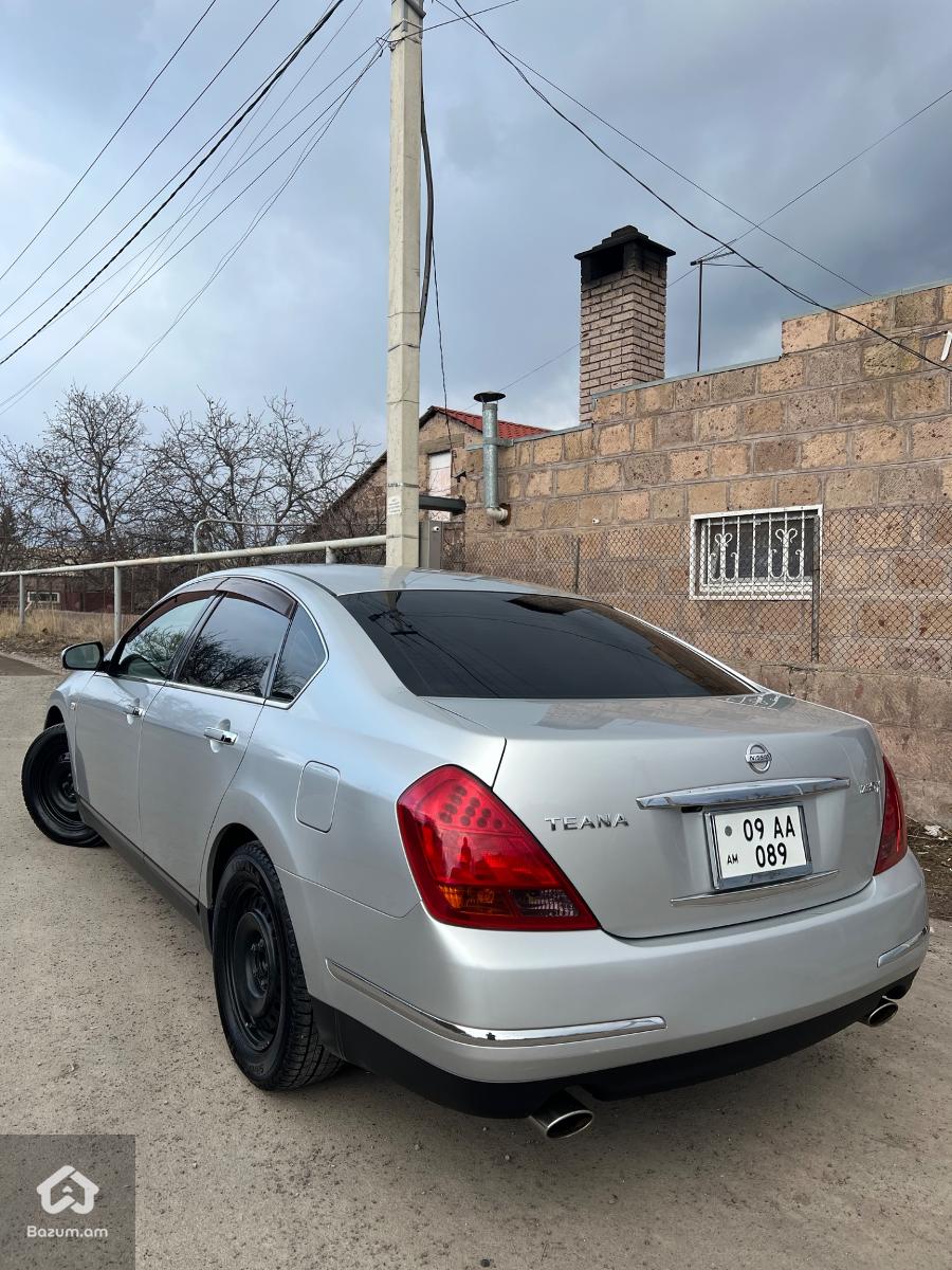 Nissan Teana - image 1
