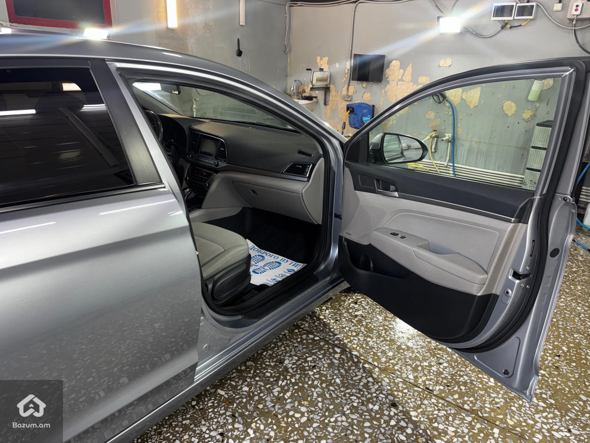 Hyundai Elantra - image 9