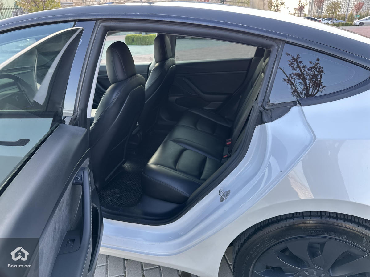 Tesla model 3 - image 10