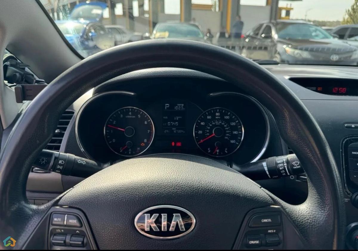 Kia Forte - image 9
