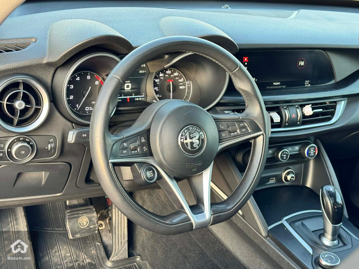 Alfa Romeo Stelvio - image 8