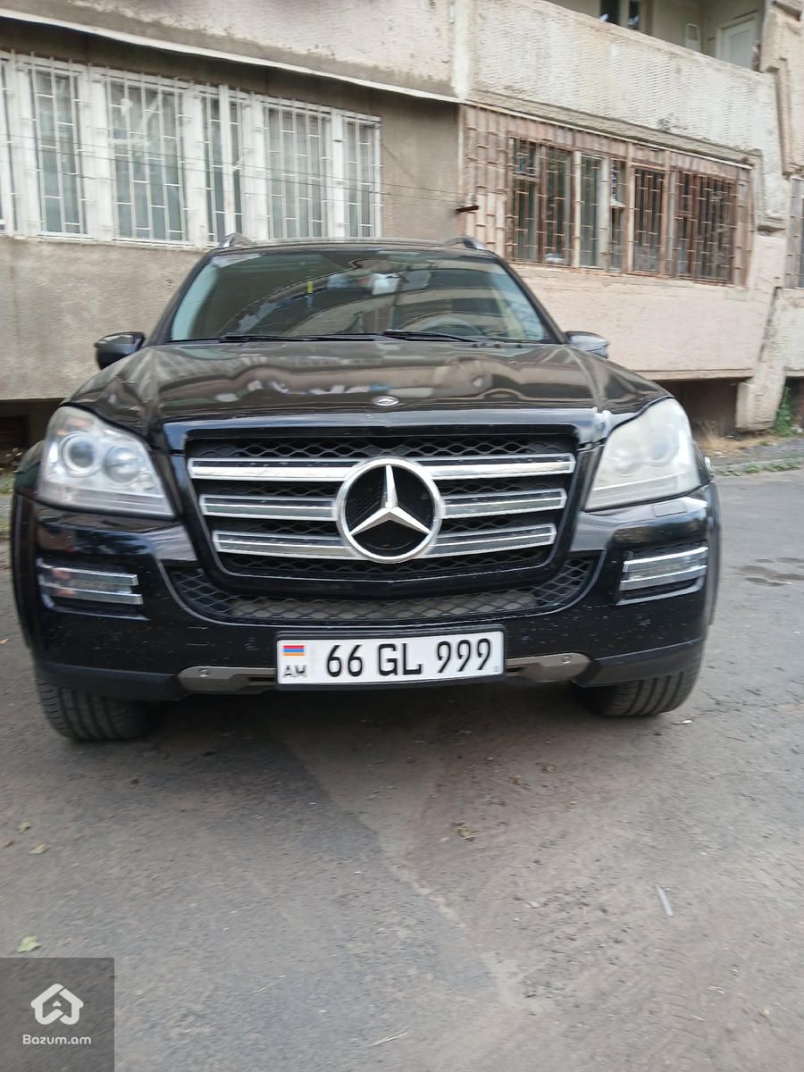 Mercedes GL - image 14