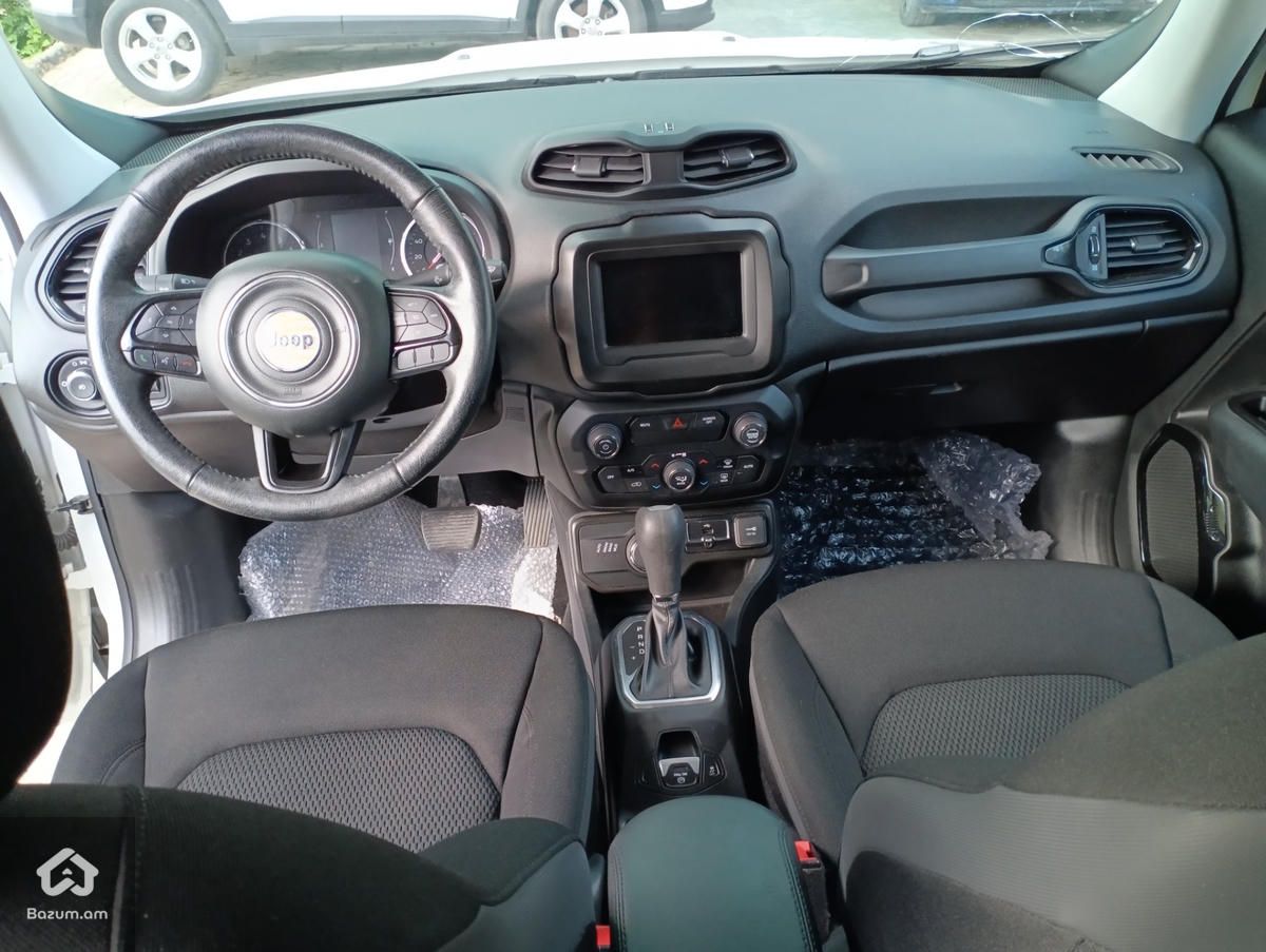 Jeep Renegade - image 12