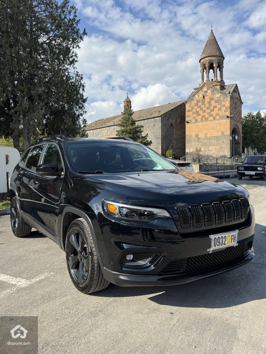 Jeep Cherokee 2019 - image 1