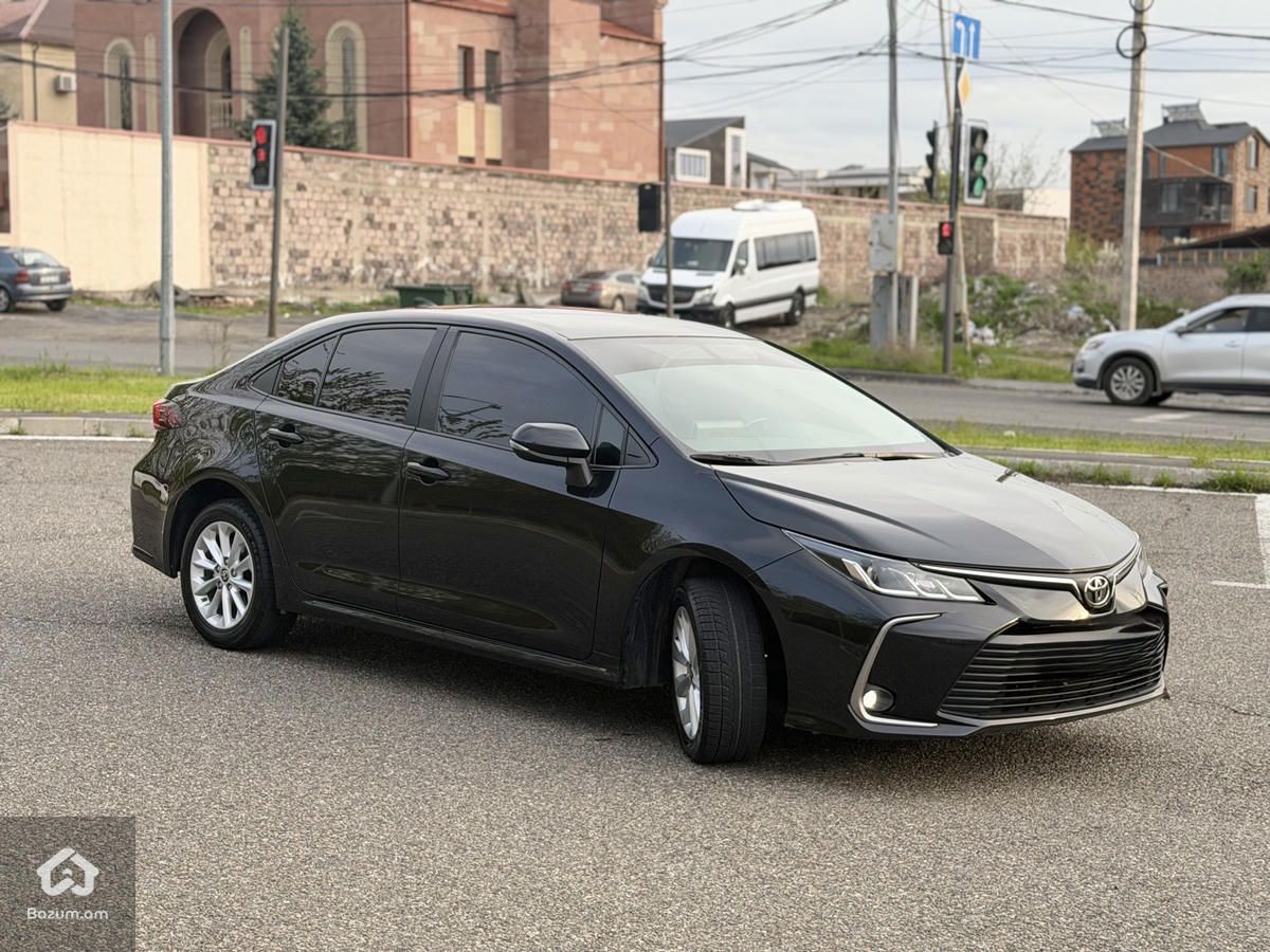 Toyota Corolla - image 8